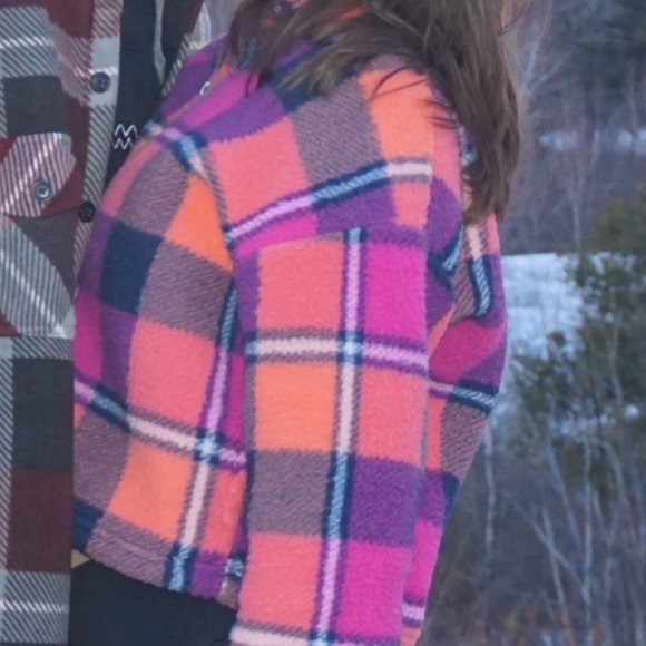 Cropped Plaid Sherpa - Picture 2 of 7